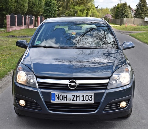 Opel Astra cena 11900 przebieg: 194000, rok produkcji 2006 z Zgierz małe 497